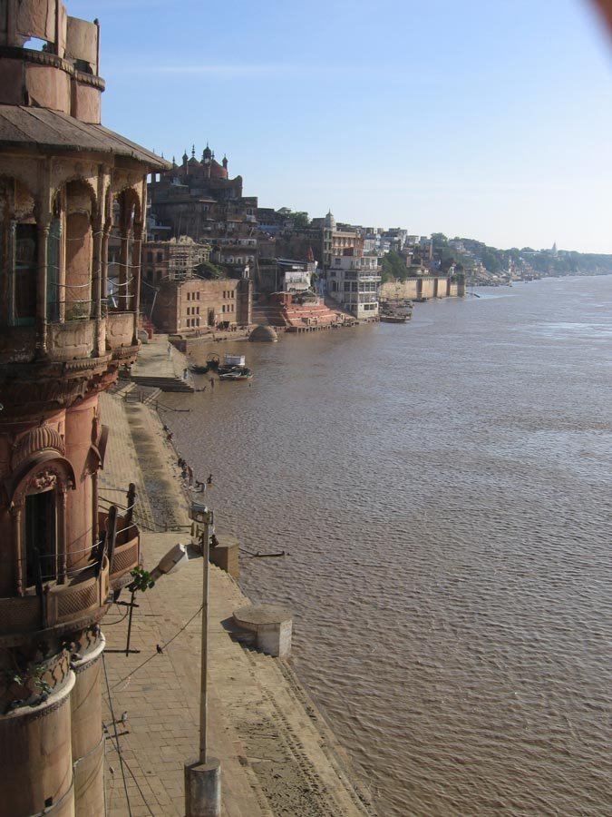 Varanasi, widok z tarasu na Ganges by Michał Tranda