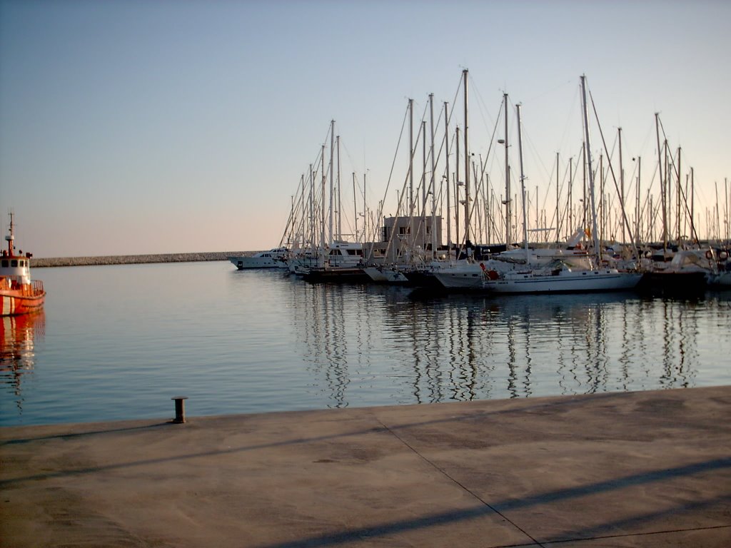 Puerto de Vilanova la Geltru by Hector Flores Lischi…