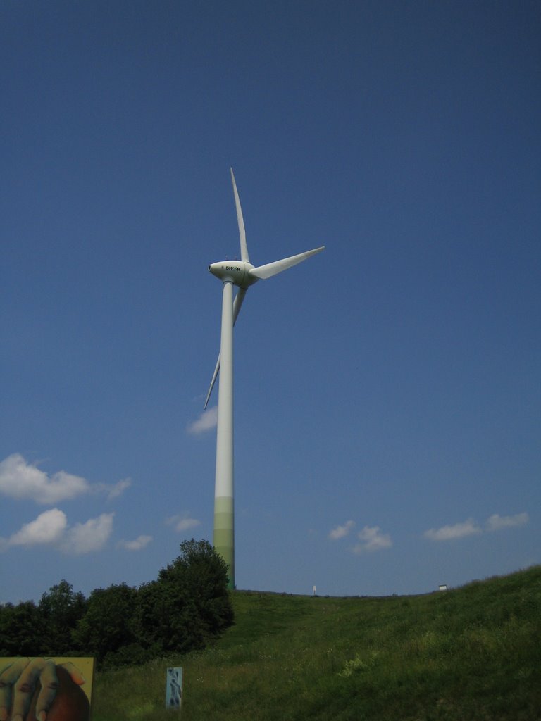 Windkraftanlage Fröttmaning (Enercon E-66 - 1,5 MW) by Ich Dich