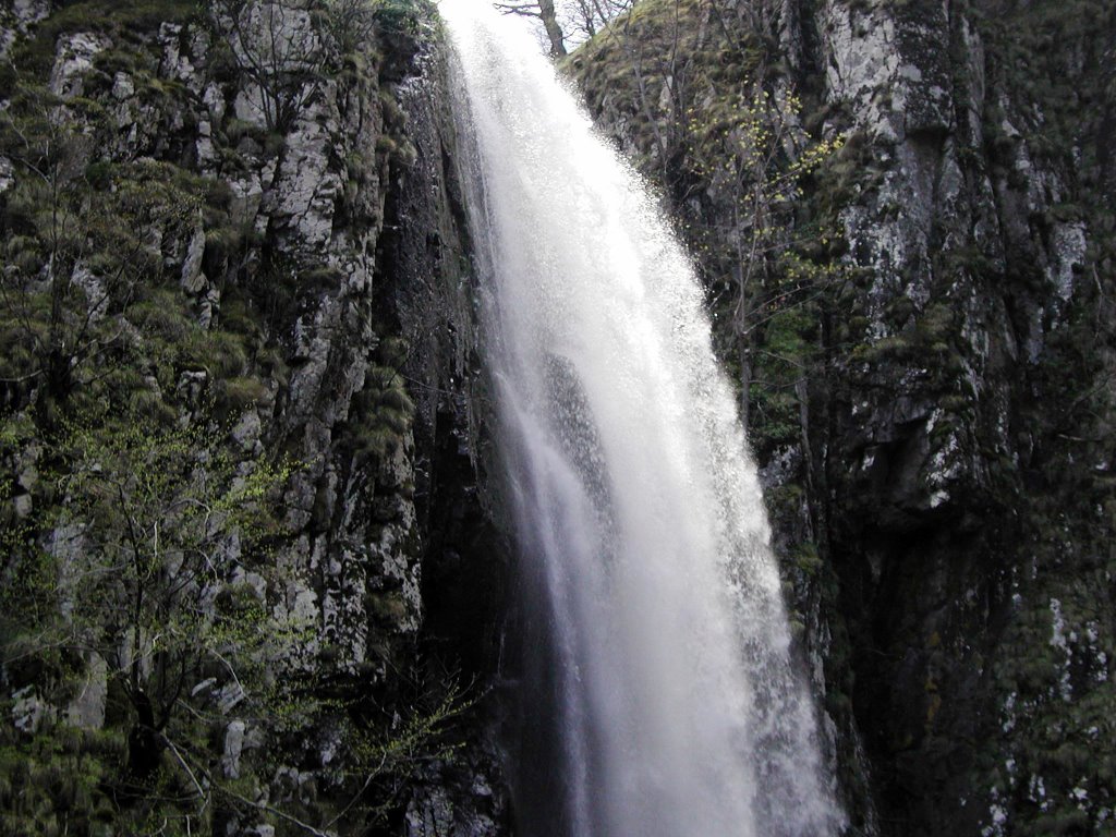 Καταρράκτης Λειβαδίτης.(Waterfall Livaditis.) by Periklis.Siopis.