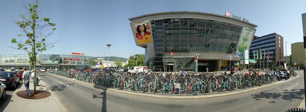 Graz - Am Bahnhof by glepen