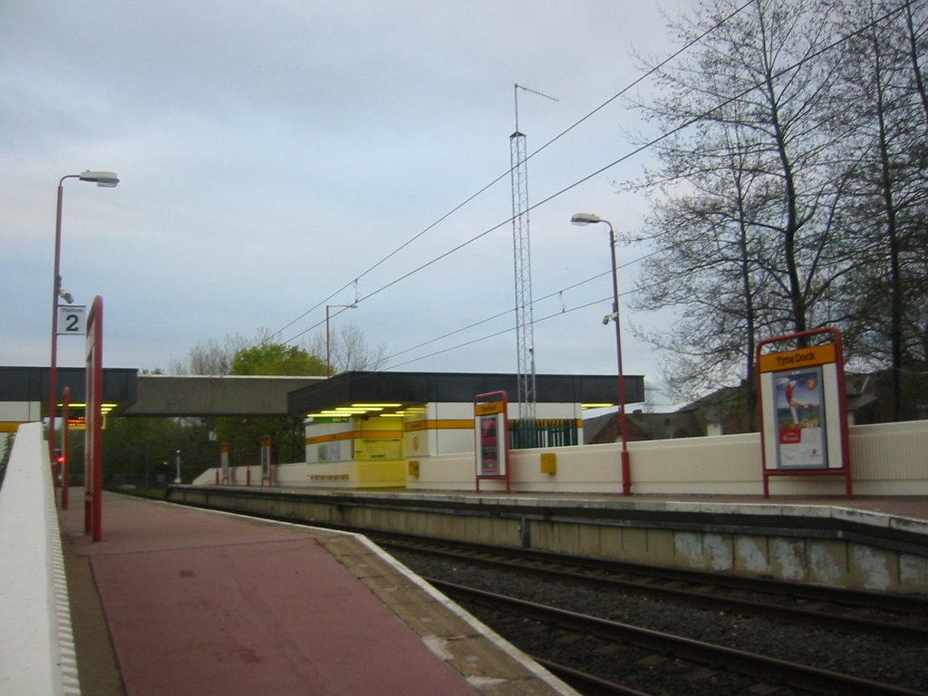 Tyne Dock Metro Station by chrisnufc