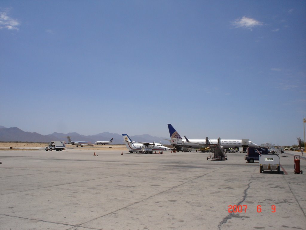 Las Cabos Internationial Airport by g.crutcher