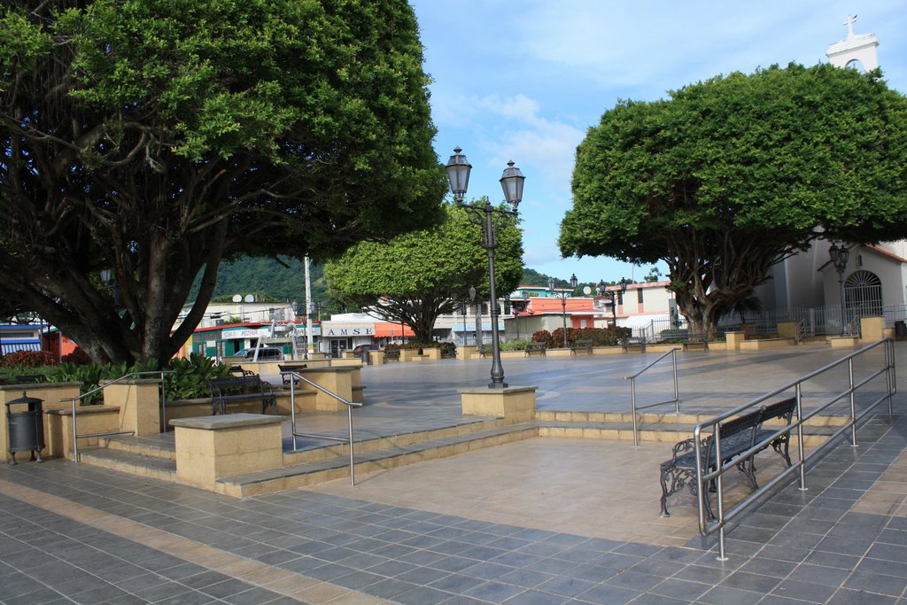 Plaza de Maunabo by Ricardo David Jusino