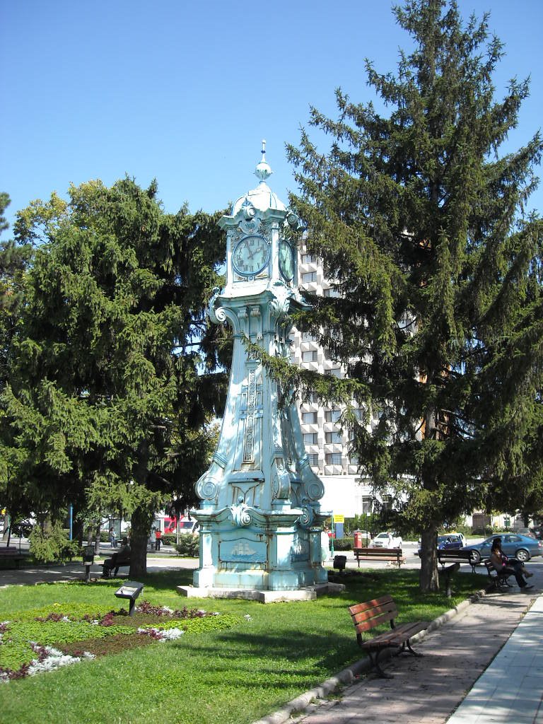 Plaza del reloj, en Braila, durante mi 6º viaje a Rumania. Septiembre de 2009 by viajeroandaluz