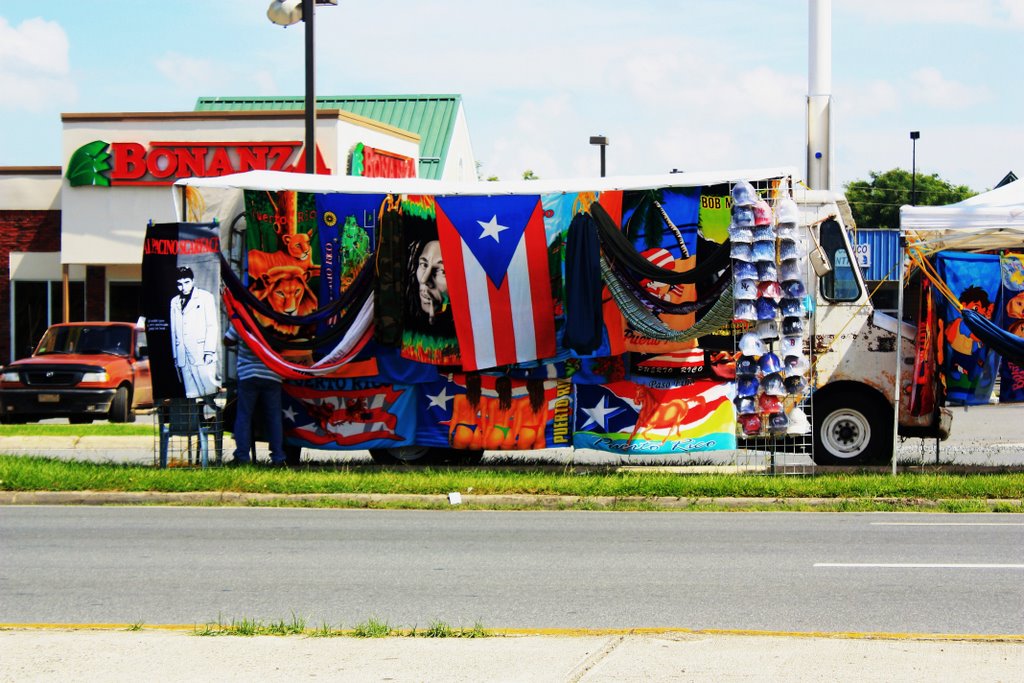 VENTAS EN LA CALLE, CAGUAS, PUERTO RICO by William Vazquez