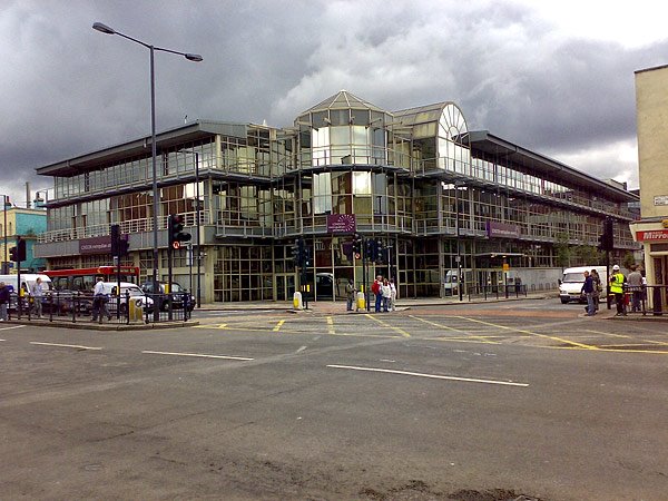 London Metropolitan University by mrapisit