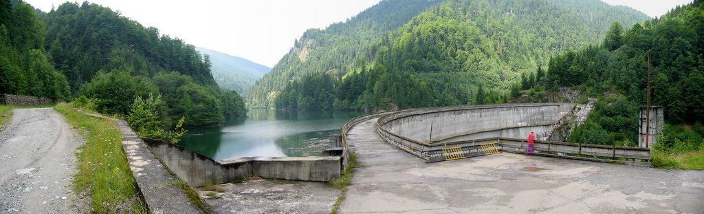 Petrimanu Lake by Gilbert Gregorsch