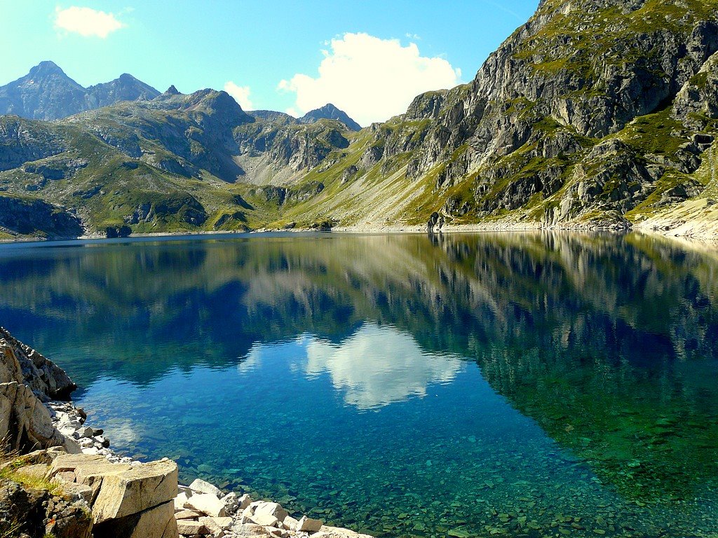 France, le Lac de retenu d'Artouste à 2000m d'altitude by Roger-11