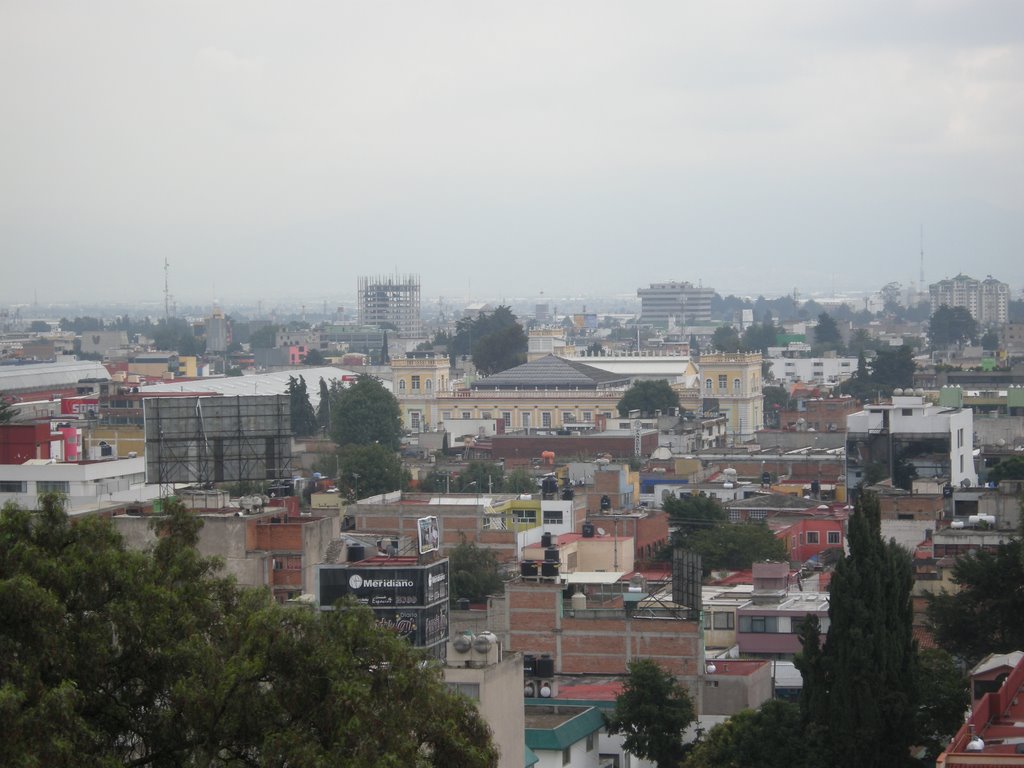 Vista hacia rectoria de la UAEM desde el Calvario de la Ciudad de Toluca by chuchomotas