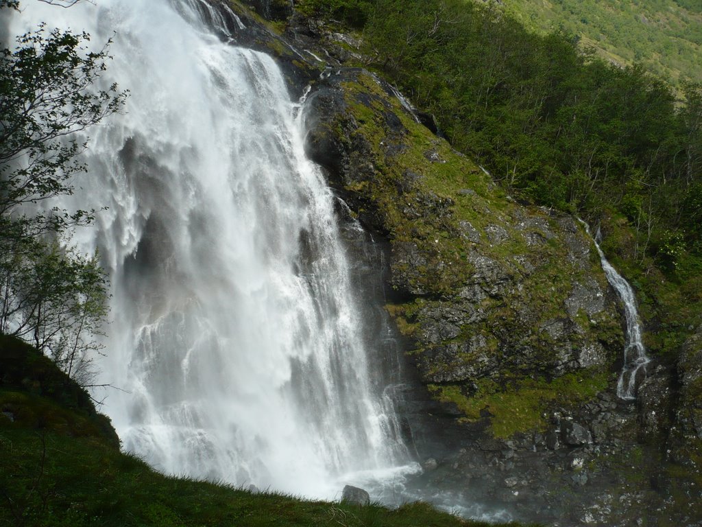 Brekkefossen by Raquel Arias Añón