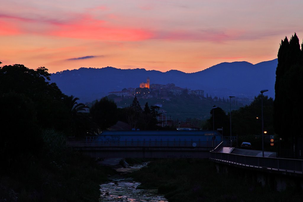 View towards Diano Castello by Finn Lyngesen flfoto.dk