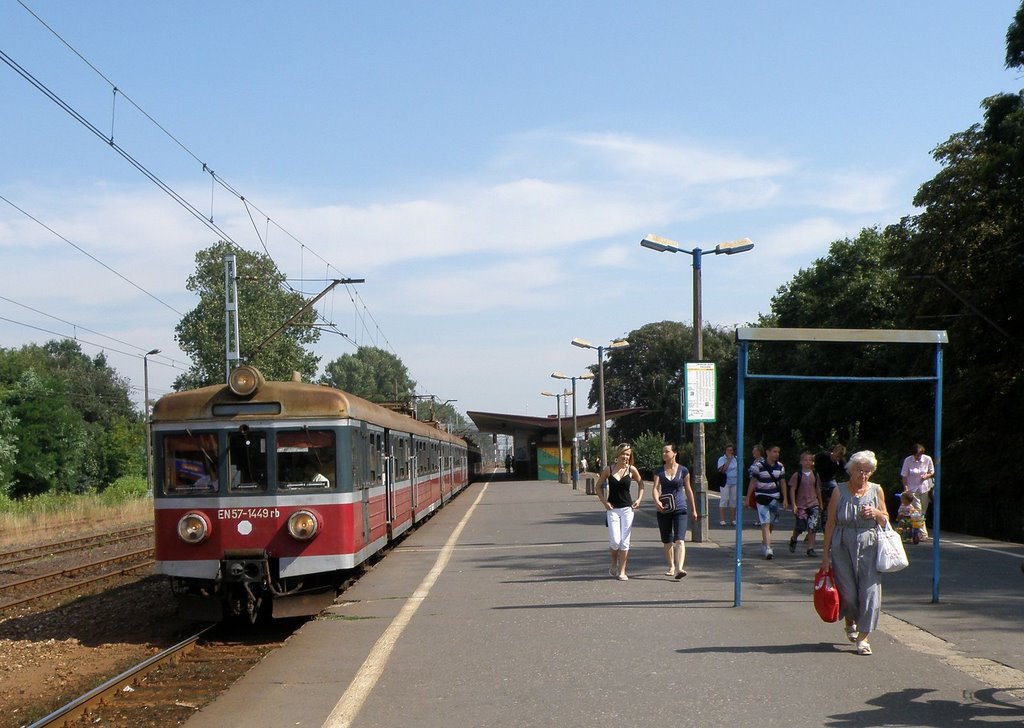 Train station in Wołomin by Hiup (Hubert)