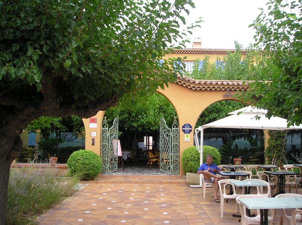 Terras Hotel Le Provencal by Hanel