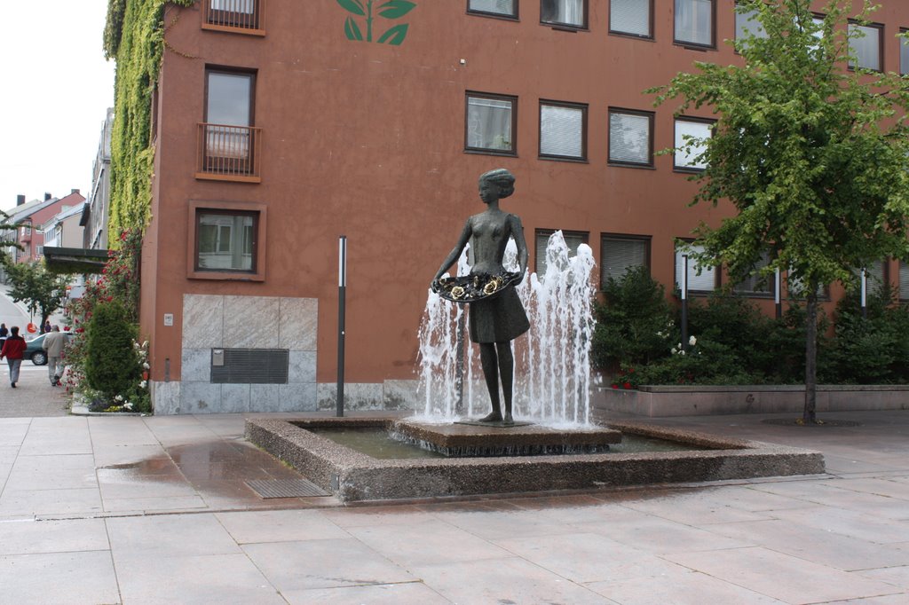 Monument Girl with Roses in Molde -city of Roses and Jazz Памятник девочке с розами в Мольде - городе Роз и Джаза 07/07/2009 by EugenyGromenko