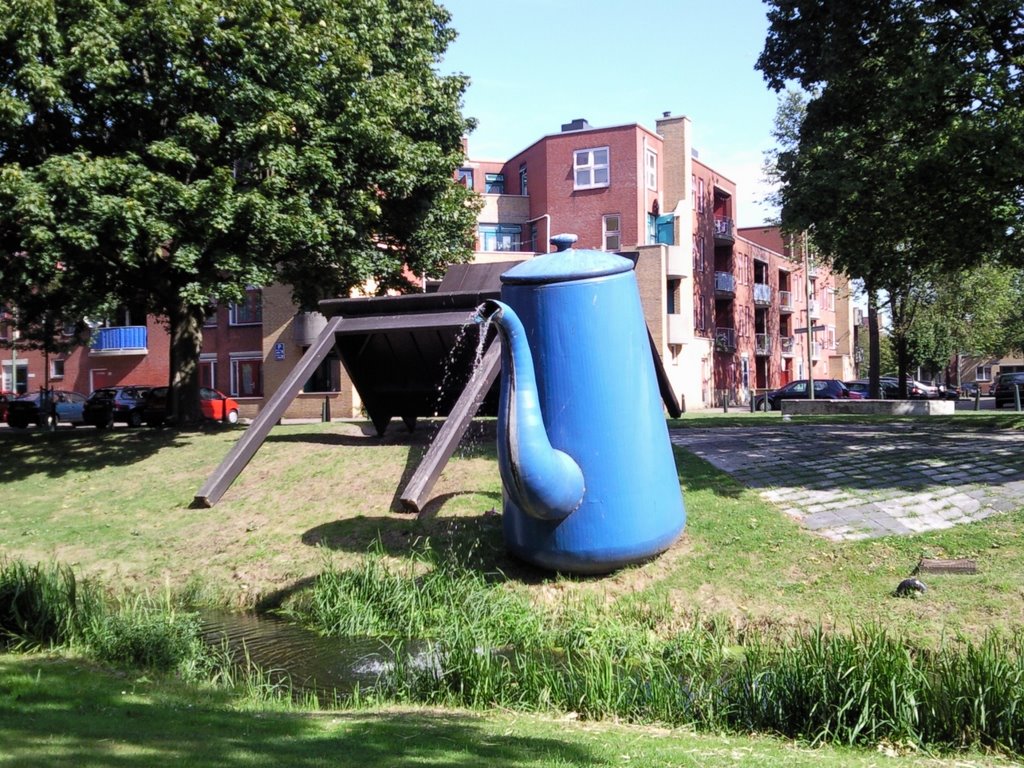 Theepot in Molenwijk by Marco Bolten