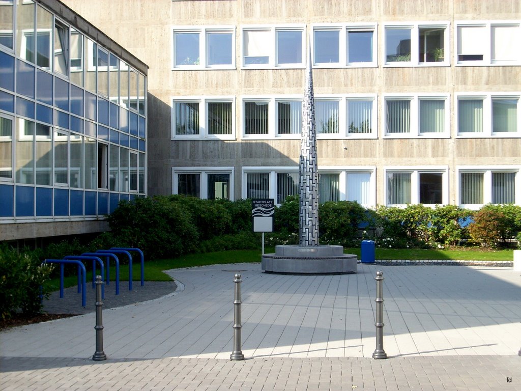 Stadtplatz Meschede mit Honsel-Skulptur by Friedhelm Dröge