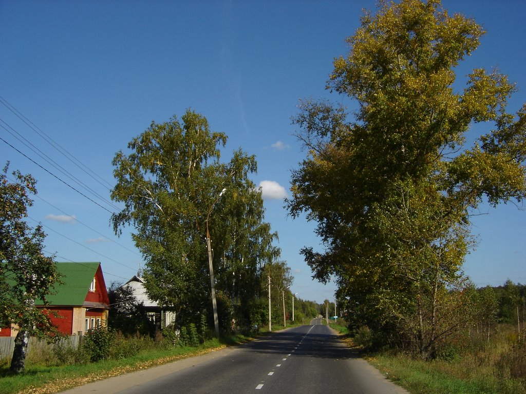 Uglich. Kirov street / Углич. Улица Кирова by Mihail Selifontov