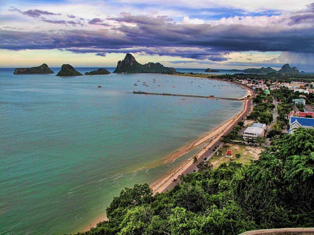 Prachuap Khiri Khan Bay by Andreas Weygandt