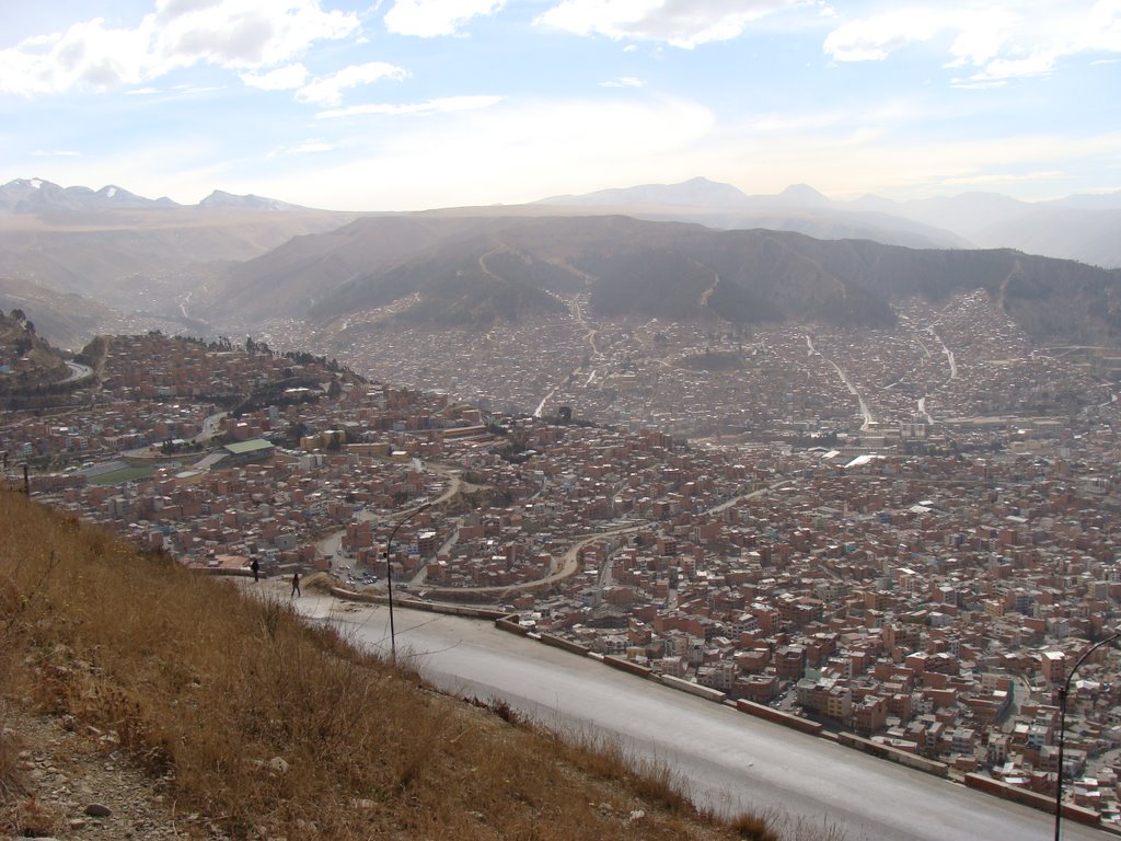 Vista de La Paz a partir de El Alto - Bolívia by Paulo Yuji Takarada