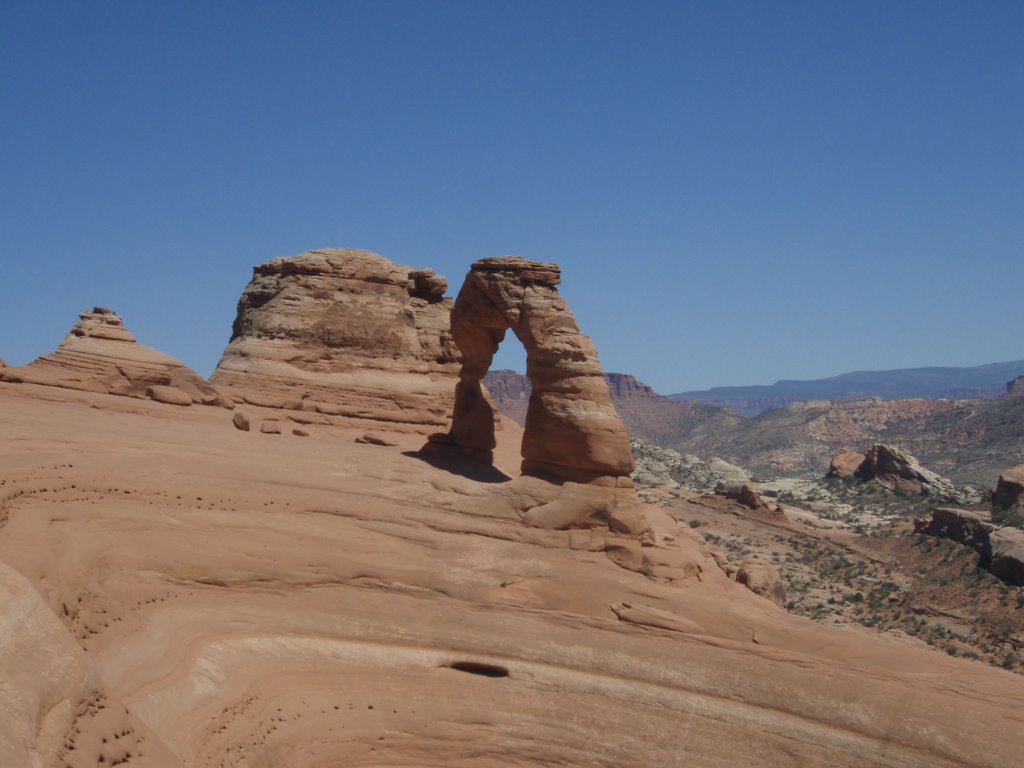 Delicate Arch, Arches National Park by bungdiddy