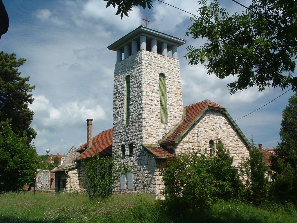 Balatonfűzfő, Jézus Szíve-templom by ossian71