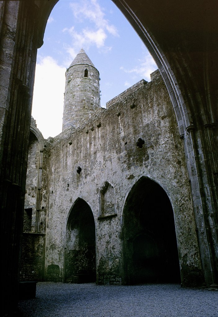 Cashel, interno castello, august 1996 by Marco Ferrari