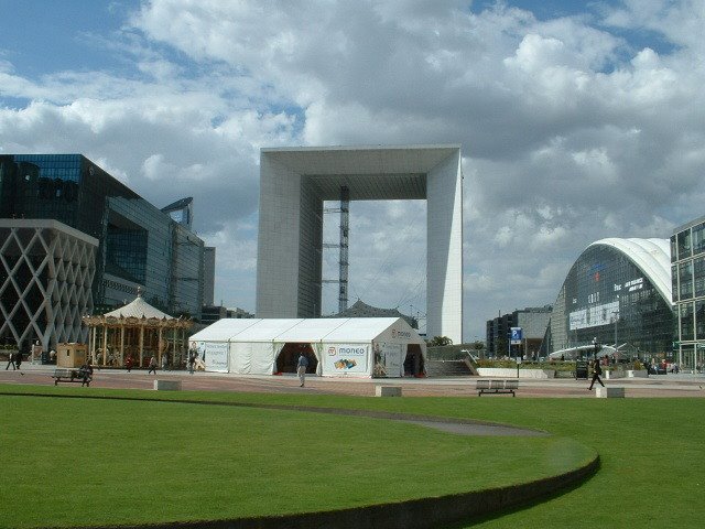 La Defense by Lars H