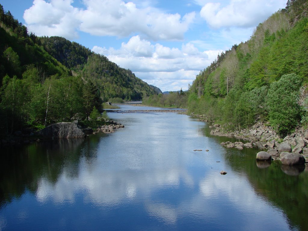 Malerischer Flusslauf by Minifahrer