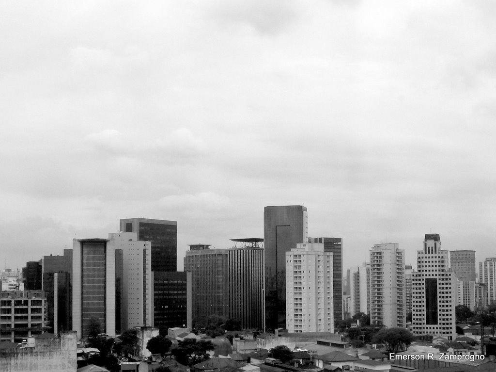 Prédios comerciais vistos a partir do SESC Pinheiros / ezamprogno by Emerson R. Zamprogno