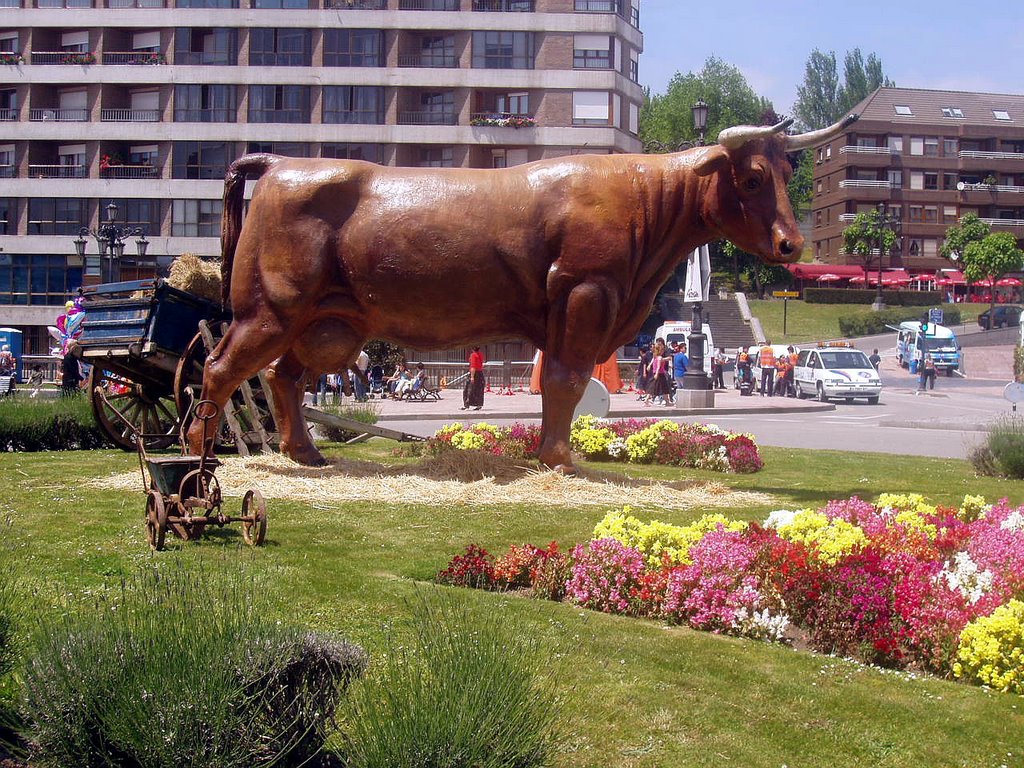 Mercao Astur de la Ascensiòn 2006, Oviedo, Asturias by Antonio Alba