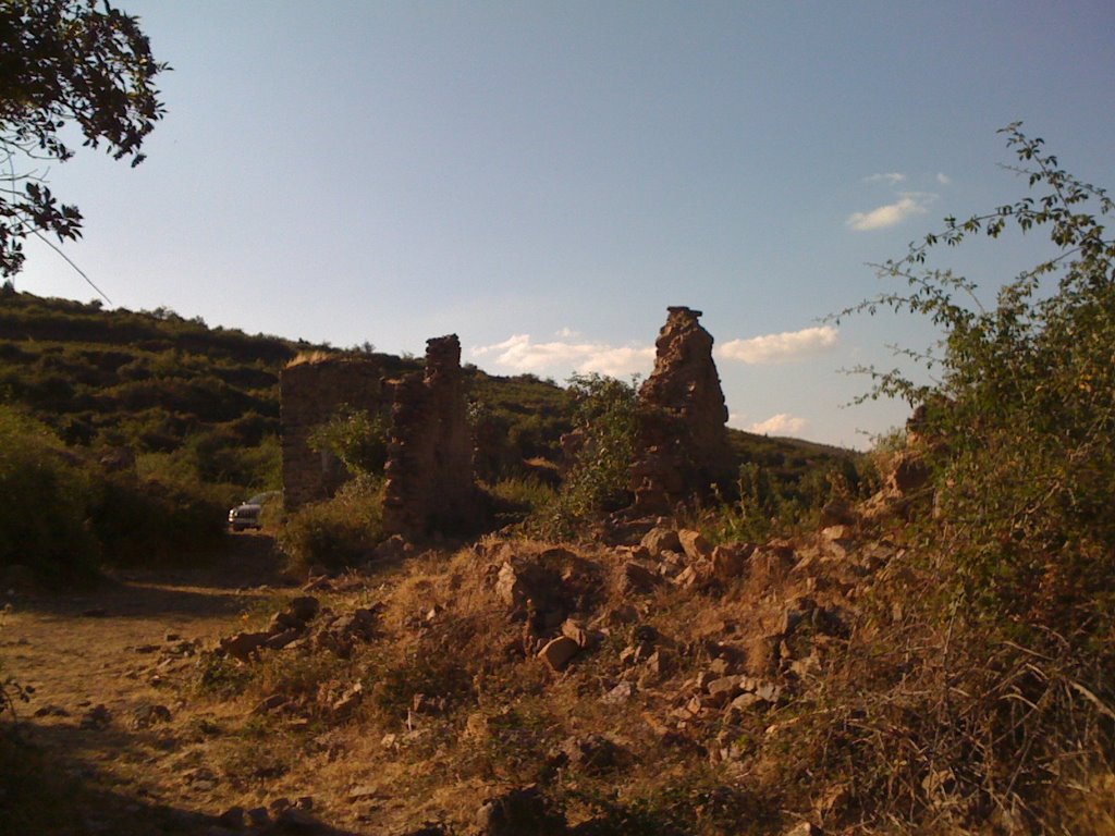 Avellaneda en ruinas by Papapatin