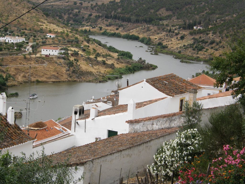 Vista de Mértola (Sul) e do Guadiana do castelo by Luís Seixas