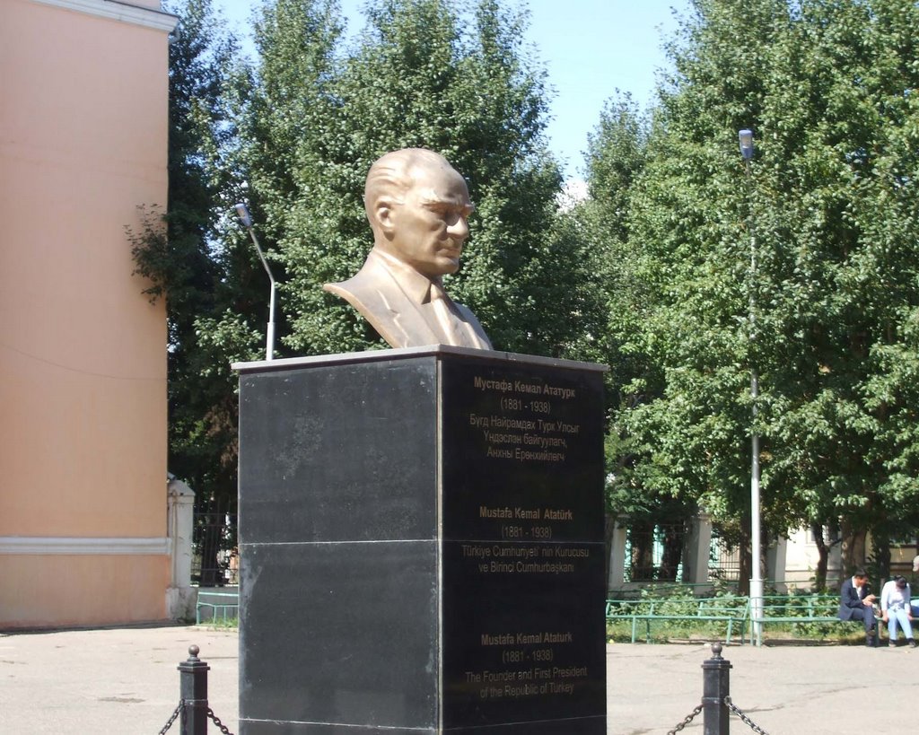 Bust of Mustafa Kemal Atatürk by Batjav Tsanjid