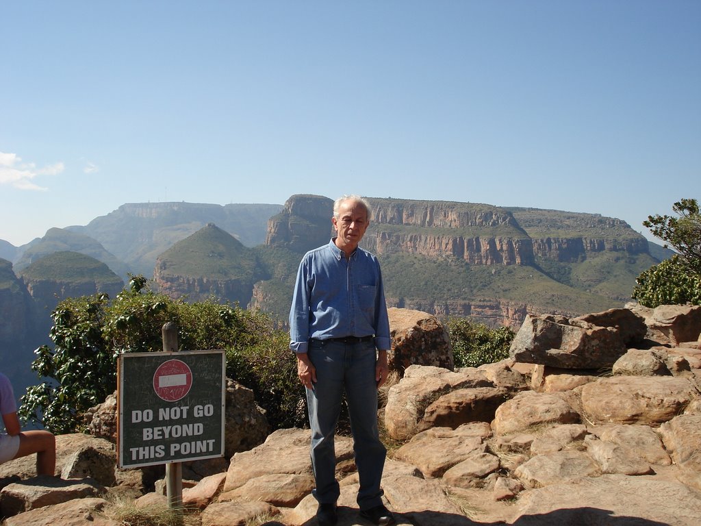 Blyde River, Mpumalanga - Rondavel Point by Sergio Araujo