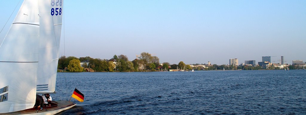 Hamburg (D); Außenalster by HeinzBa