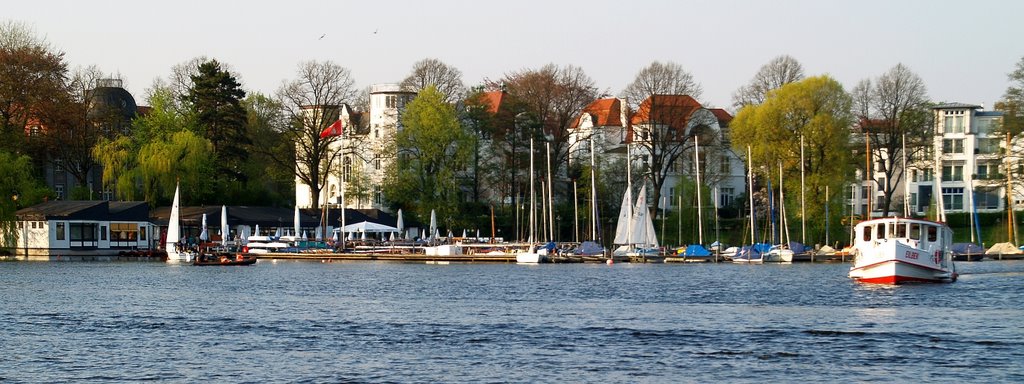 Hamburg (D); Außenalster by HeinzBa