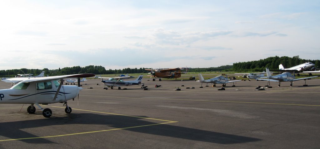 Malmi Airfield planes by Henri Idström