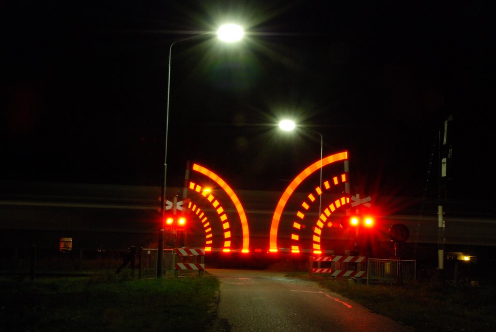 Overweg bij Groeningen by EUReiziger