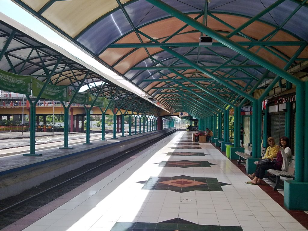 Stasiun Gubeng by Mat_Ngawi