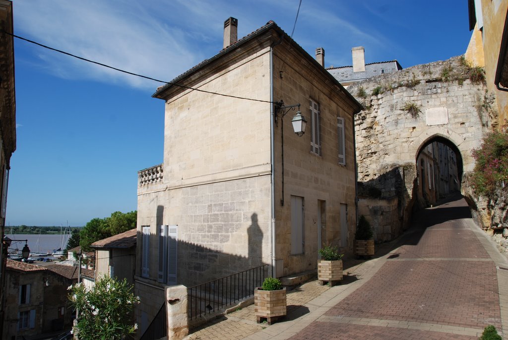 Straatje in Bourg by EUReiziger