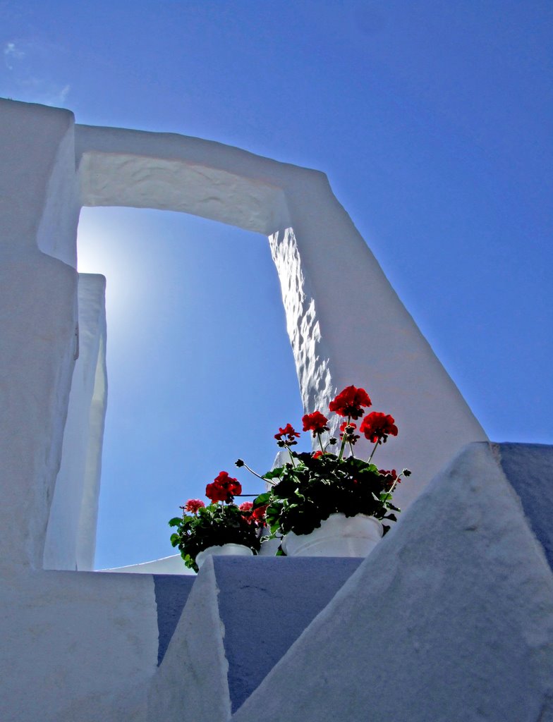 PAREDES BLANCAS (Dedicado a Xouba's en el dìa de su cumpleaños) by Mauricia Sala