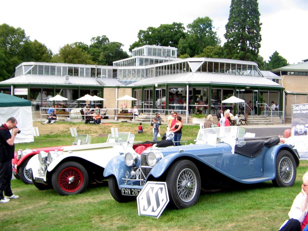 Beauleu motor museum auto jumble day by cowbridgeguide.co.uk