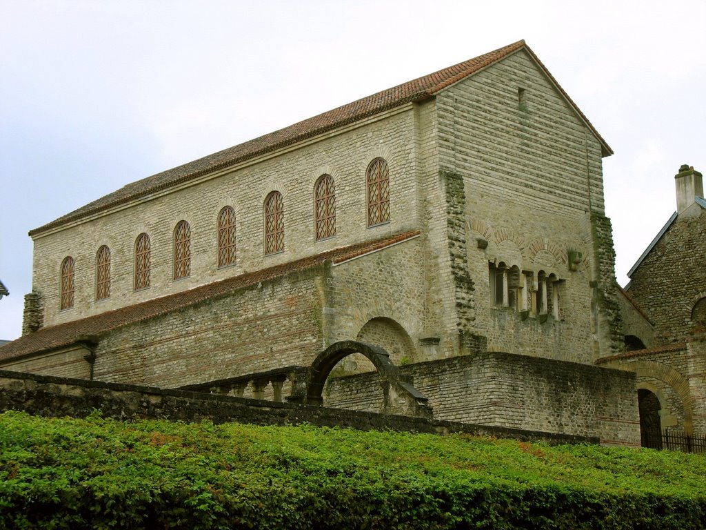 St Pierre aux Nonnains by Evert Pronk