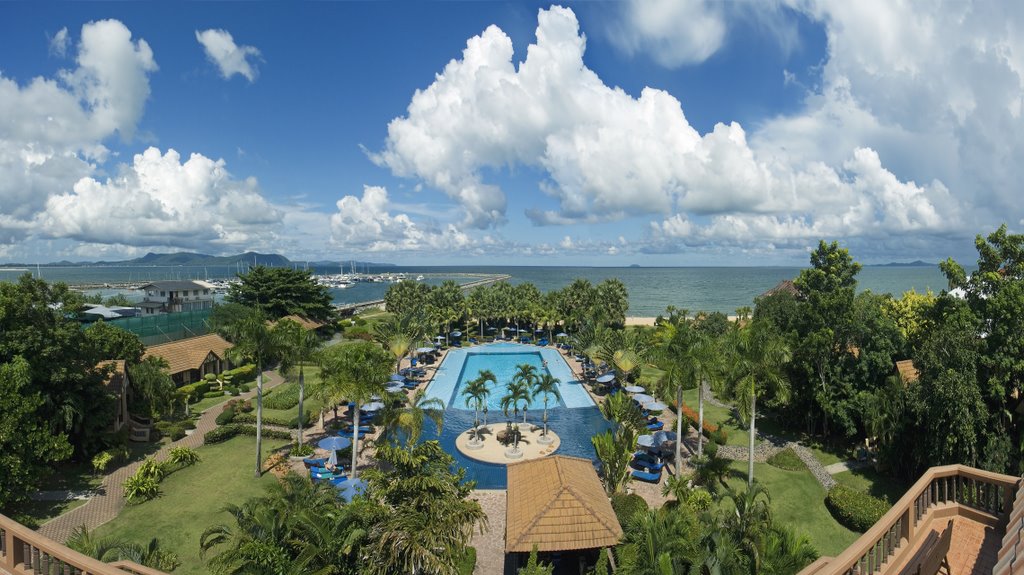 Botany Beach Resort pano, Pattaya, Thailand by Aleksey Kotikov