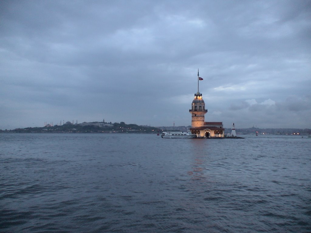 Cetinus - Kiz Kulesi ve Tarihi Yarimada, Istanbul, Turkey by cetinus