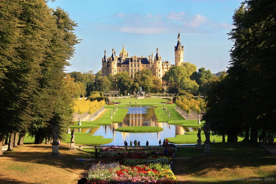 Schloss Schwerin by Michael Friedchen