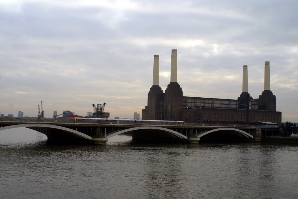 Battersea Power Station by Steve Daniels