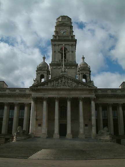 Portsmouth Guildhall by Noseyinround