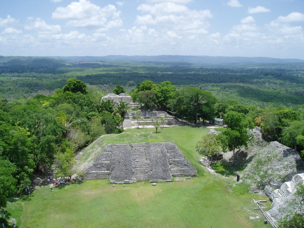 Xunantunich by Phillip Crane